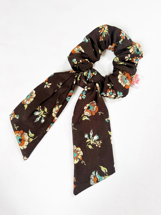 Dolly scarf scrunchie in brown vintage floral