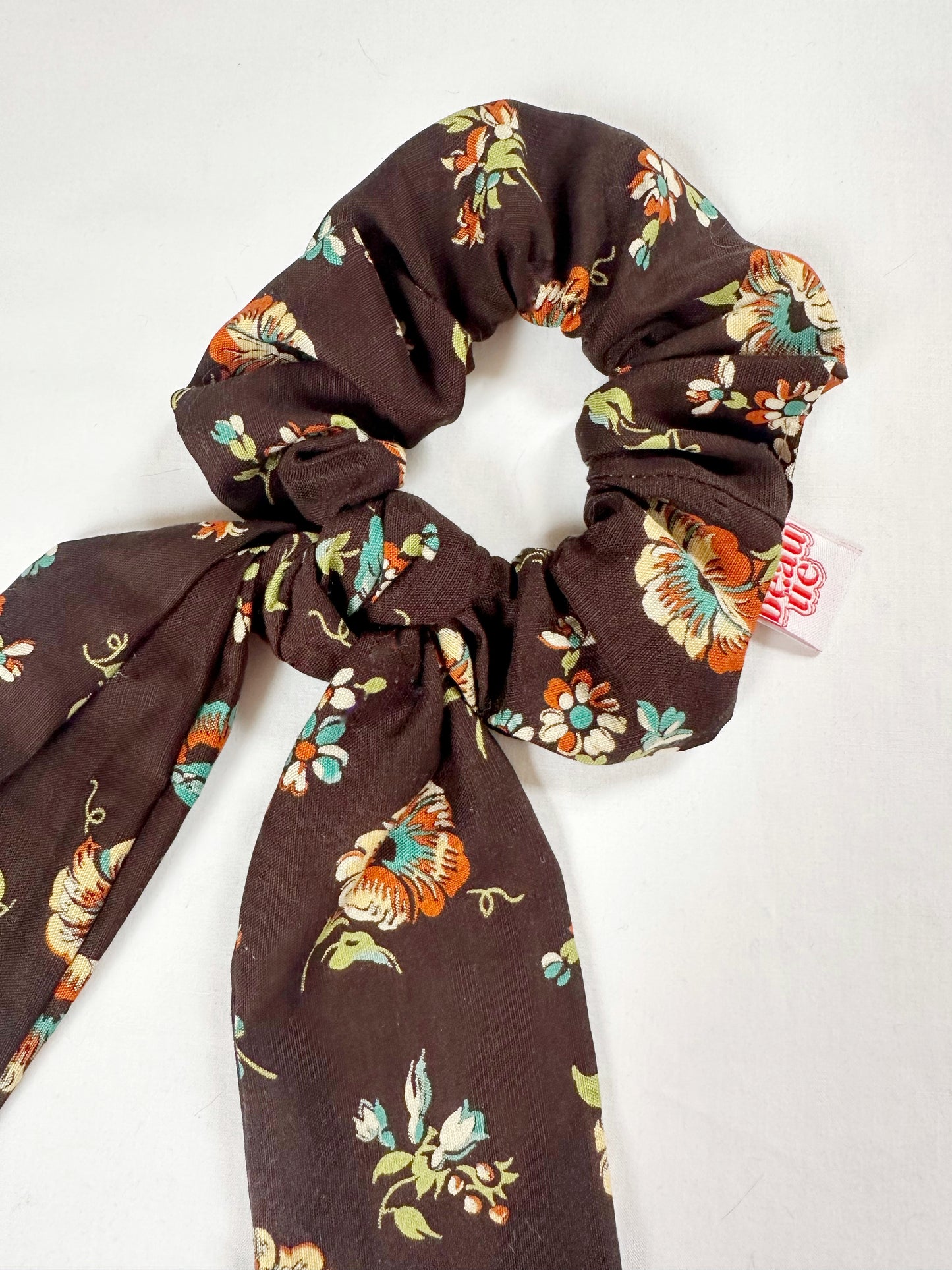 Dolly scarf scrunchie in brown vintage floral