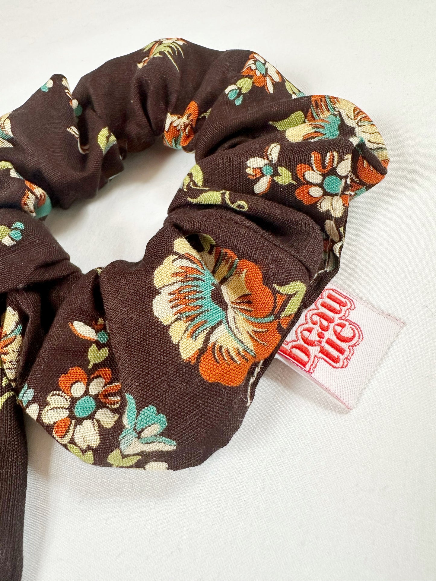 Dolly scarf scrunchie in brown vintage floral