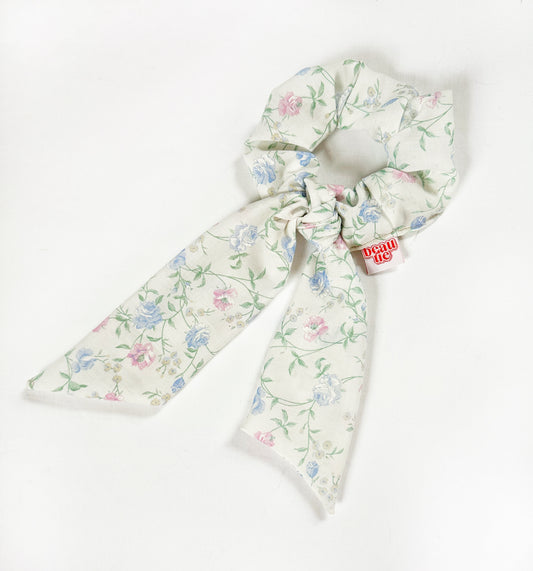 Dolly scarf scrunchie in vintage floral