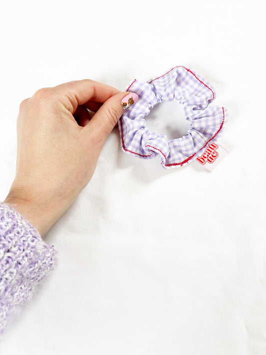 Mini scrunchie in gingham stitch