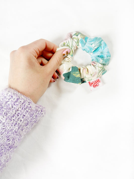 Mini scrunchie in Beatrice floral