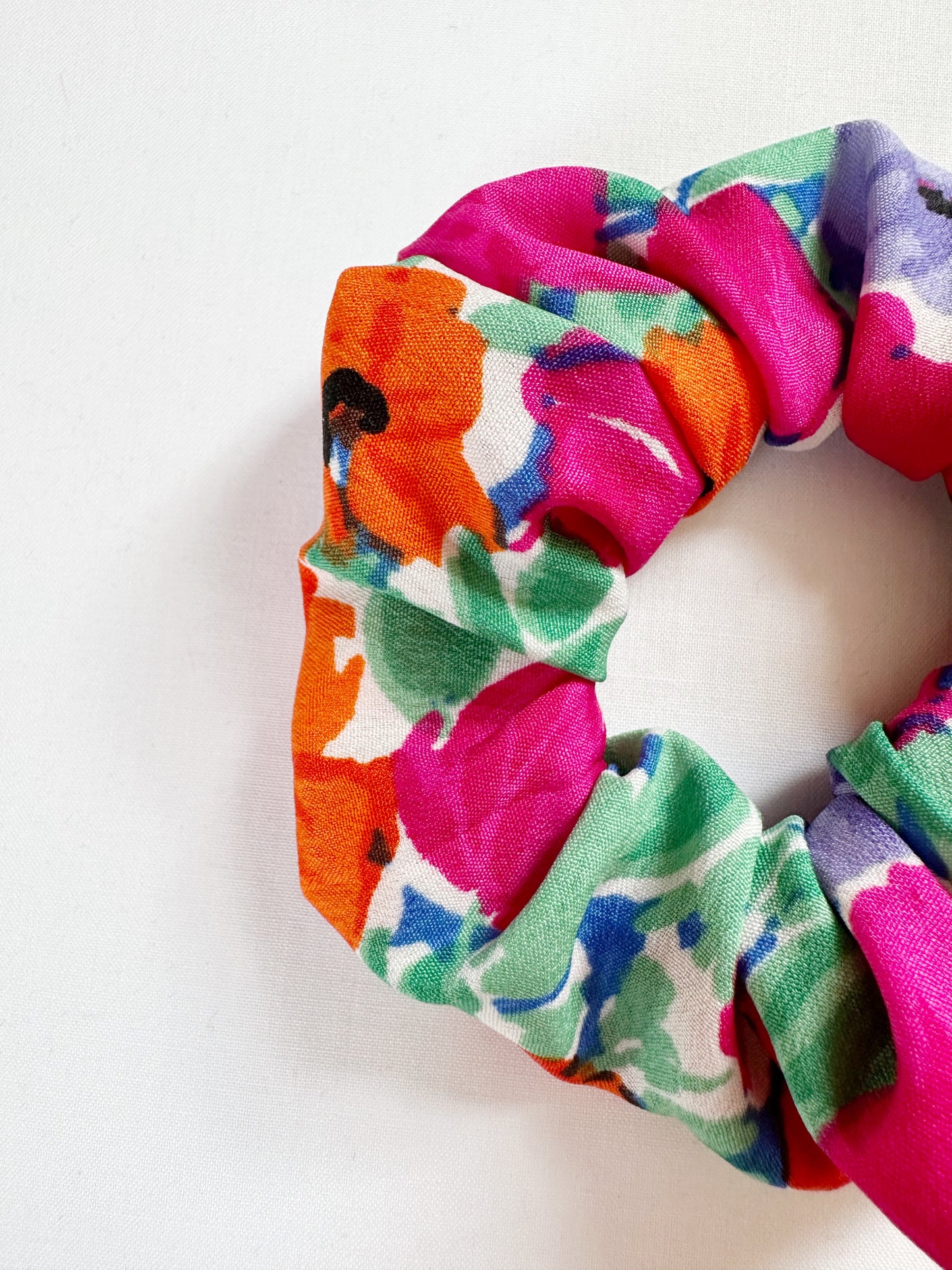 Mini Scrunchie in Bright Floral