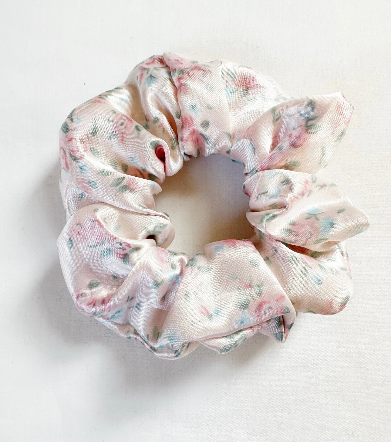 OG Scrunchie in Queenie