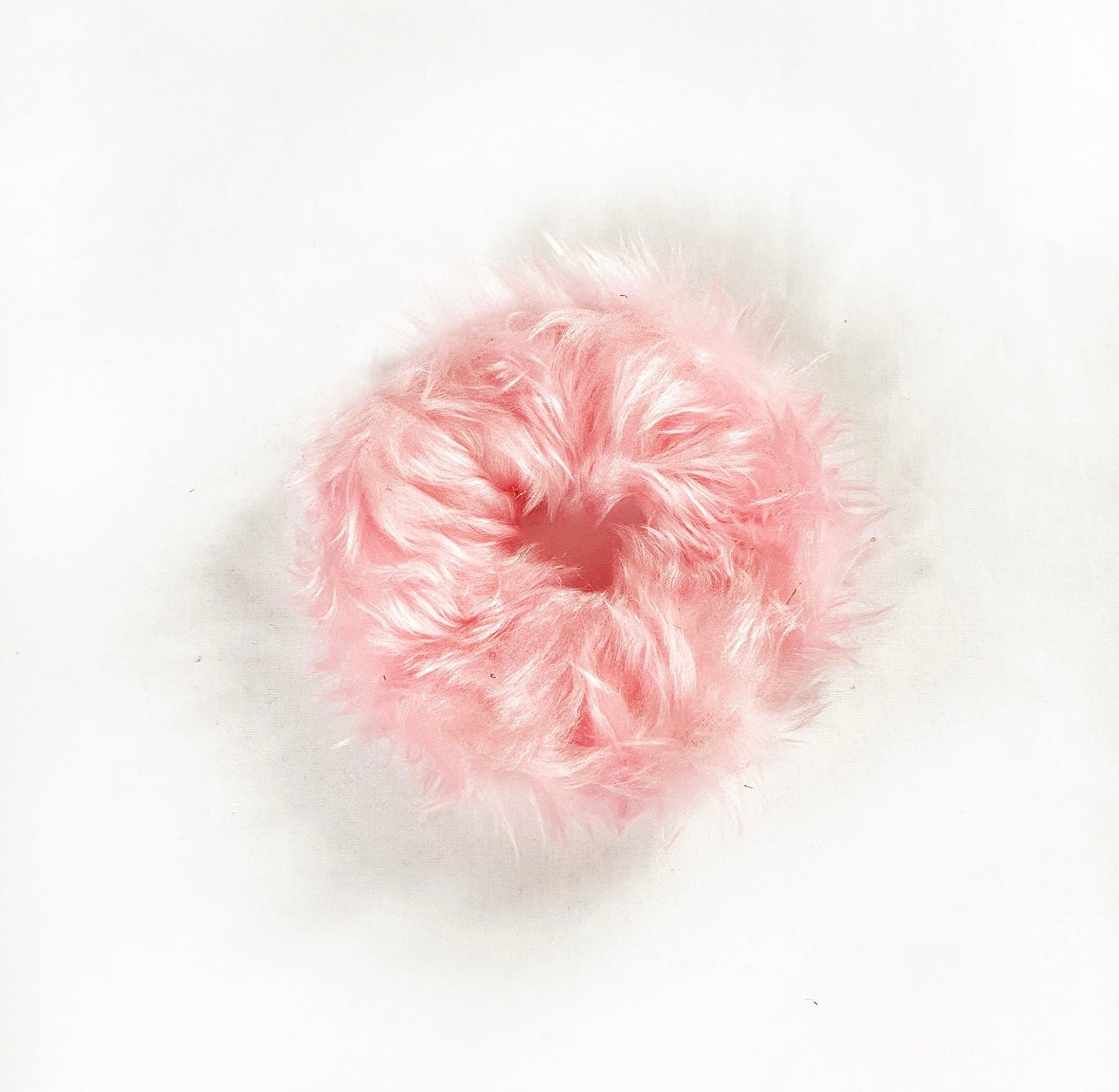 OG Scrunchie in Snowy/candyfloss