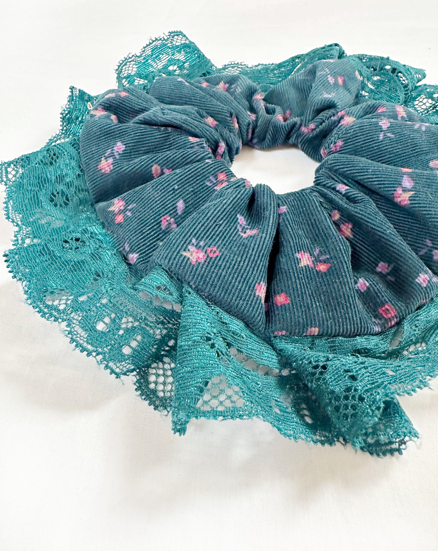 Scrunchie gift set in OG & mini teal cord lace