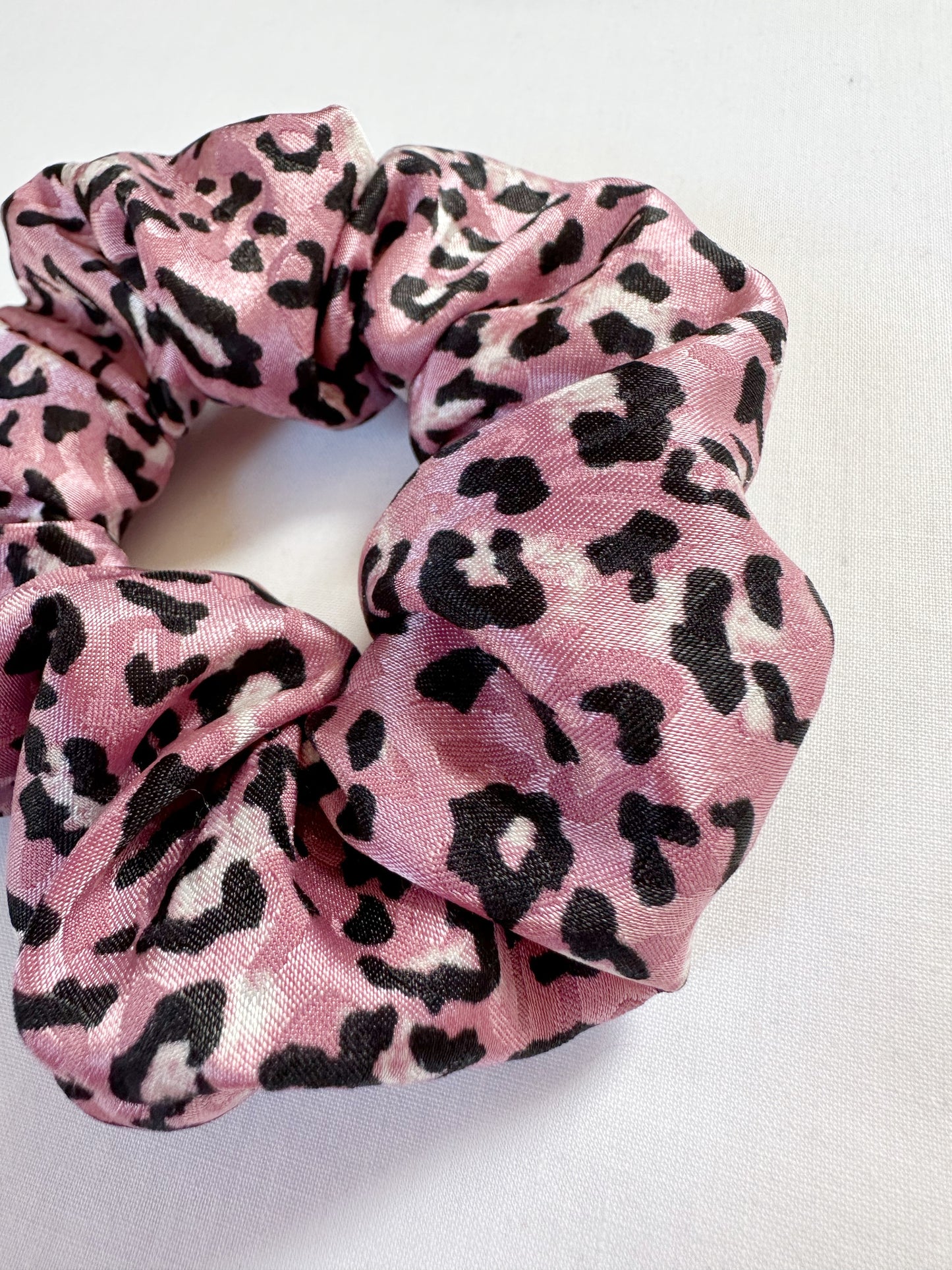 Mini Scrunchie in Pink Leopard