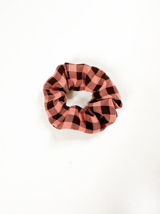 Mini scrunchie in pink brown gingham