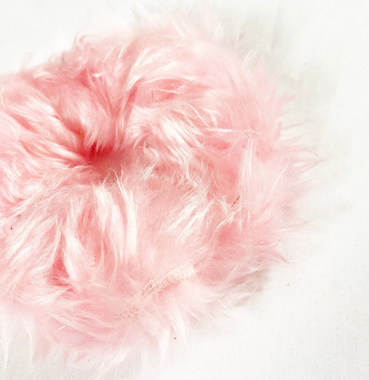 Mini Scrunchie in Snowy/Candyfloss