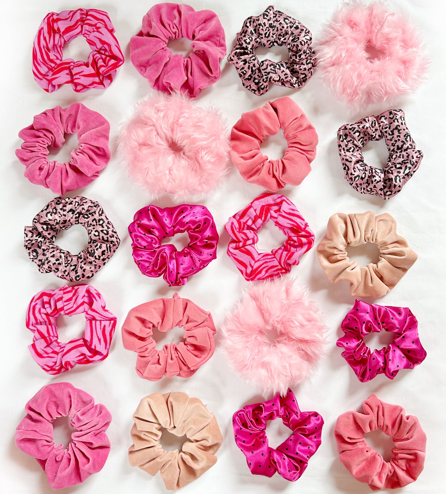 OG Scrunchie in Snowy/candyfloss
