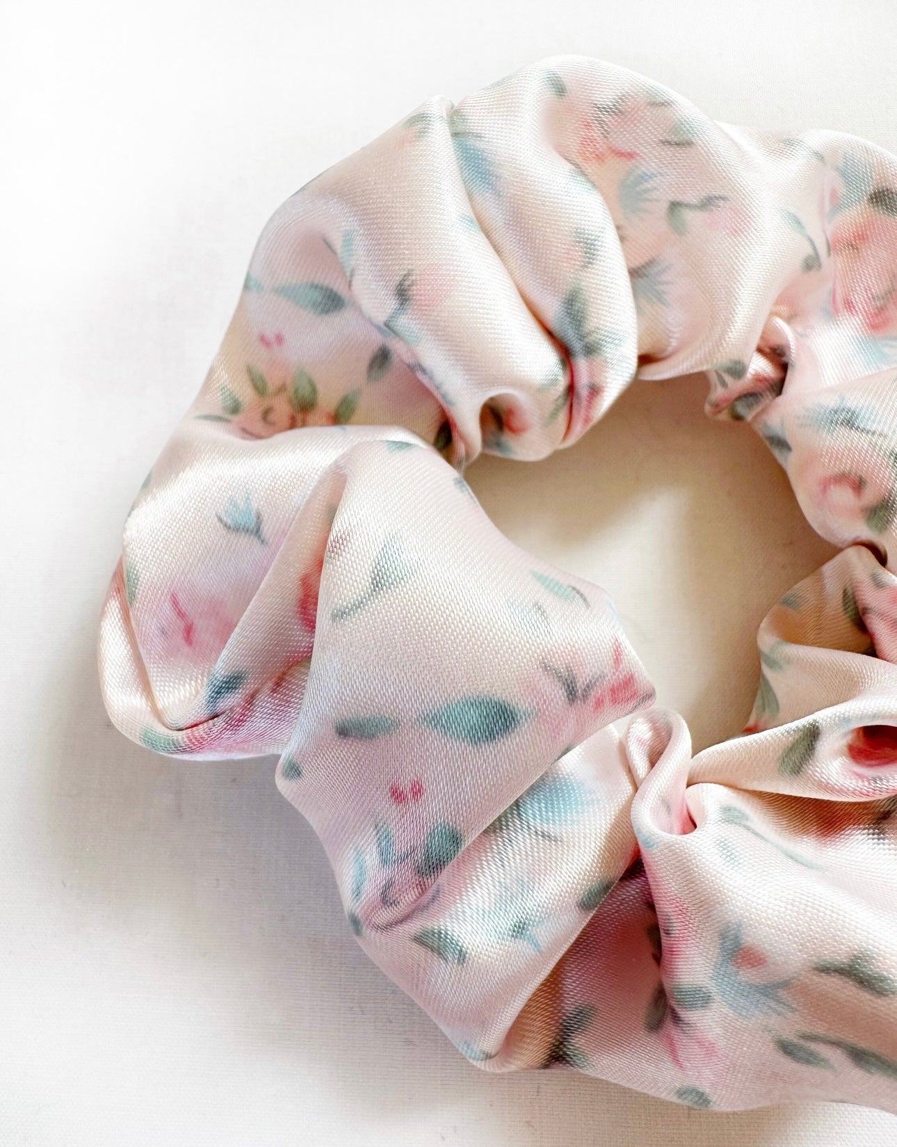 OG Scrunchie in Queenie
