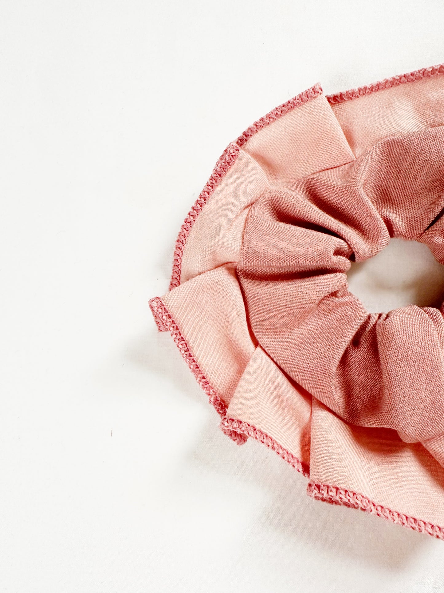 Mini scrunchie in pink ruffle