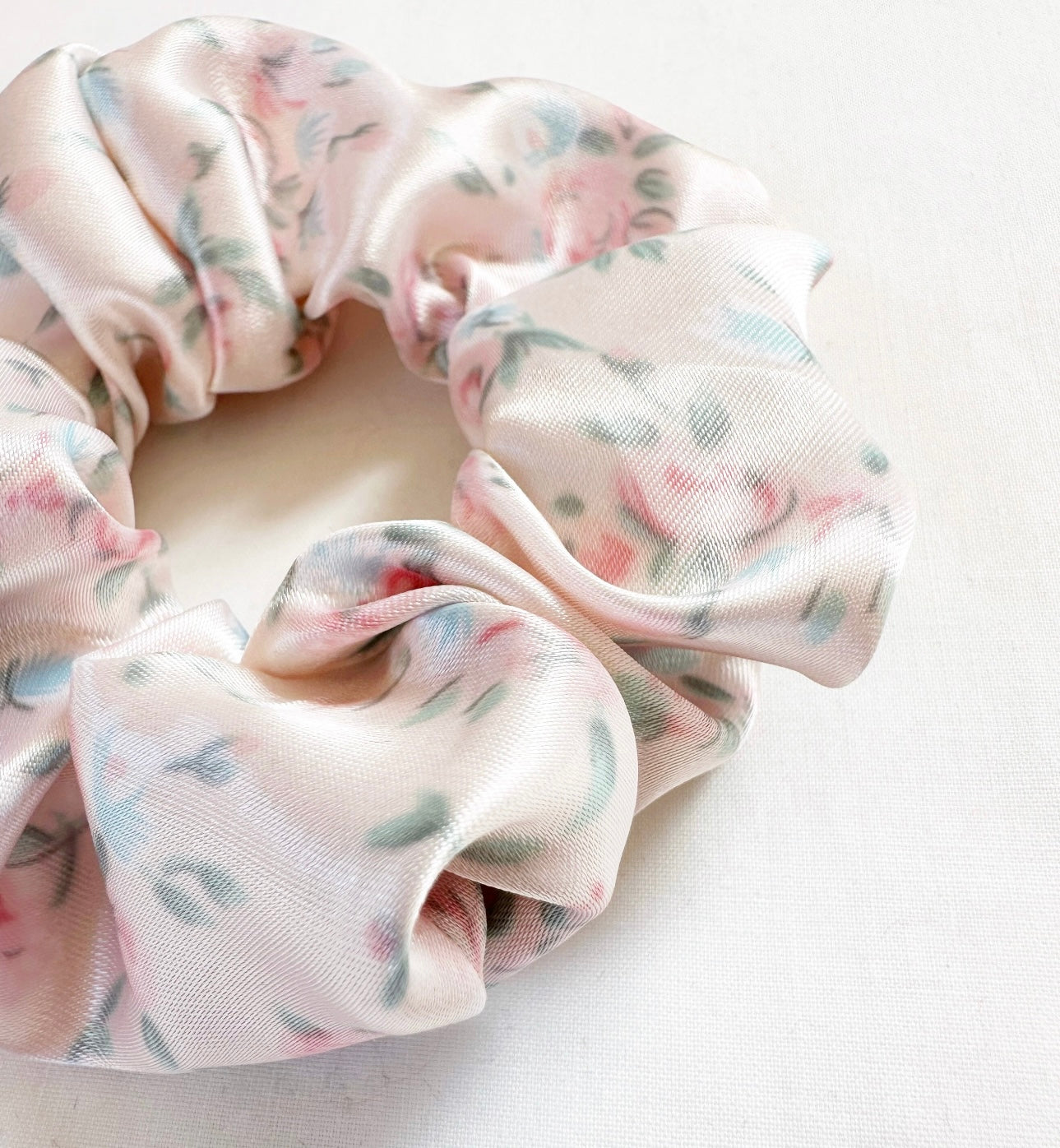 OG Scrunchie in Queenie
