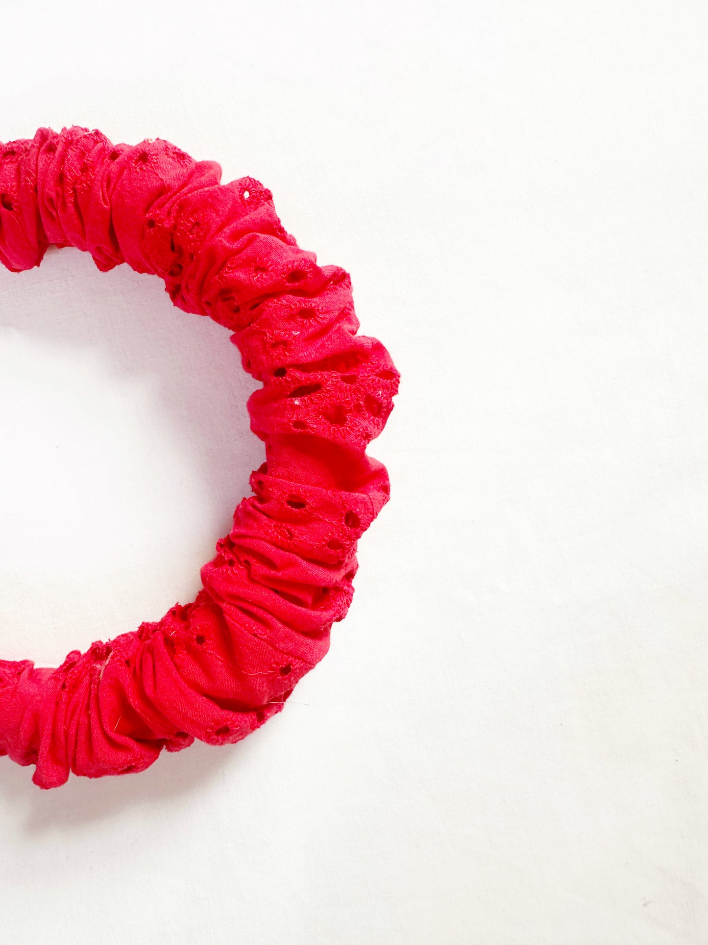 Ruffle Headband in red Broderie anglais