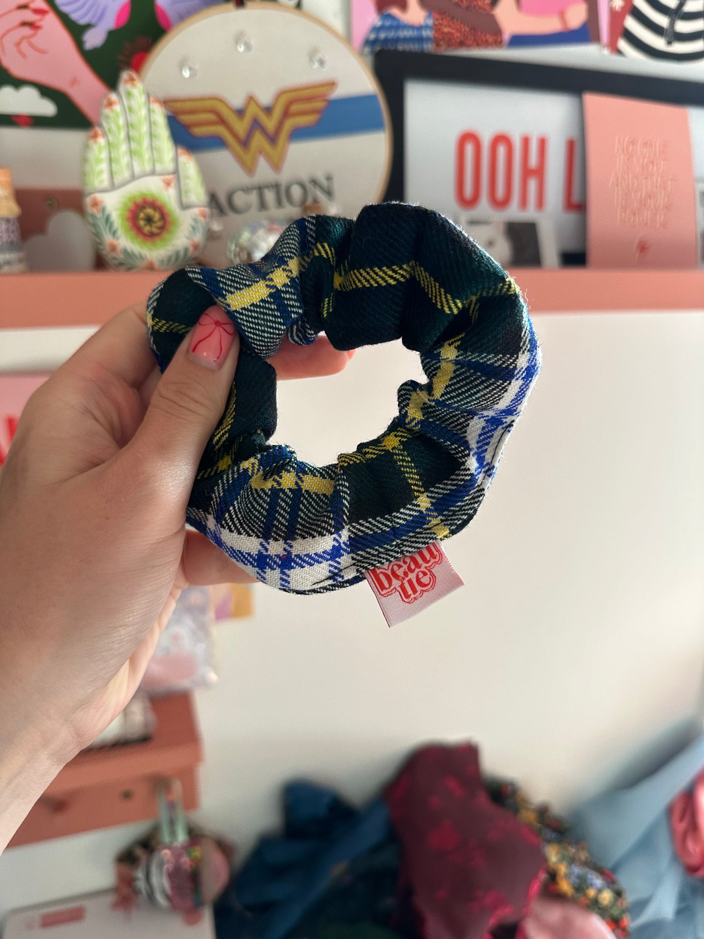 Mini scrunchie in navy tartan