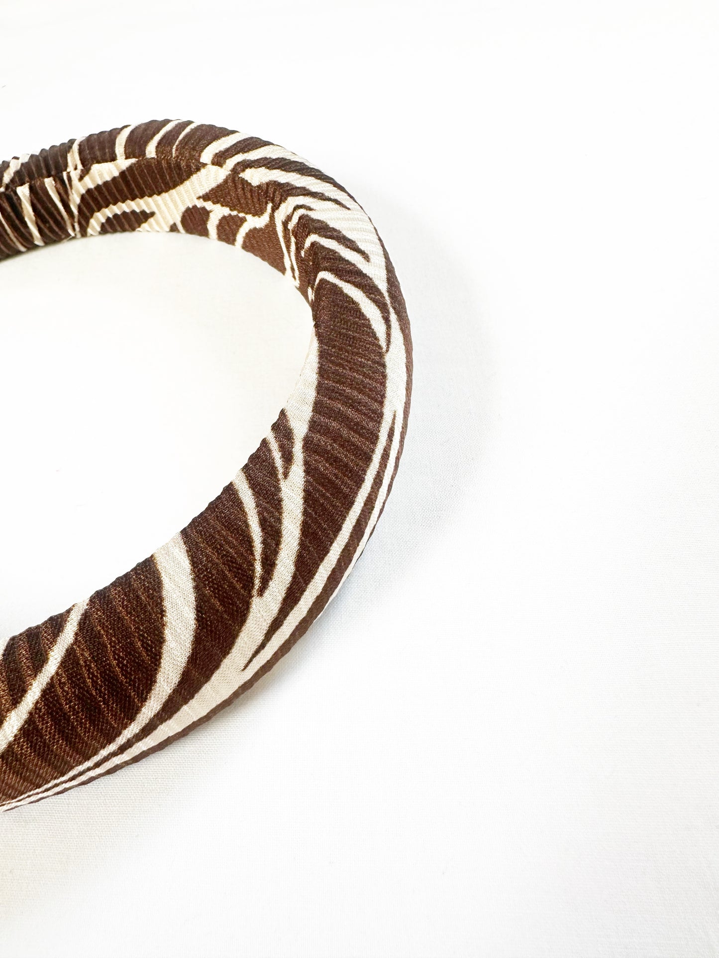 Classic Headband in brown leaf plisse
