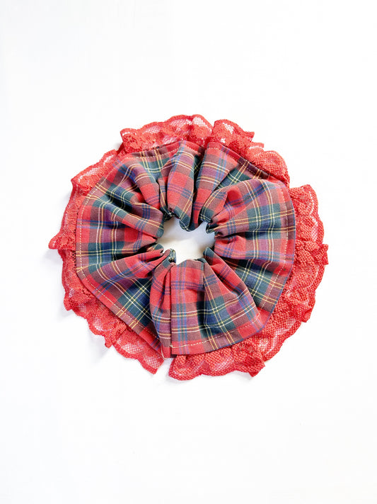 Oversized scrunchie in red tartan lace