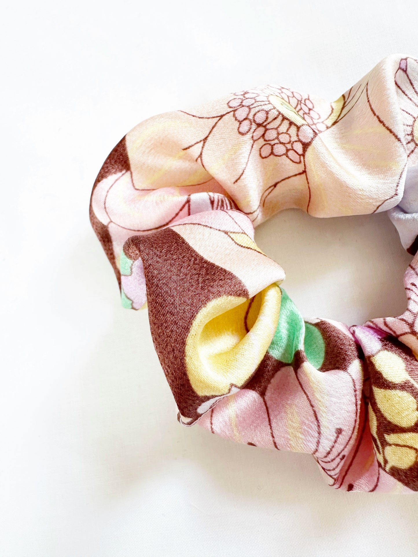 Mini scrunchie in silky floral