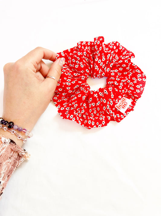 Mini scrunchie in red floral ruffle