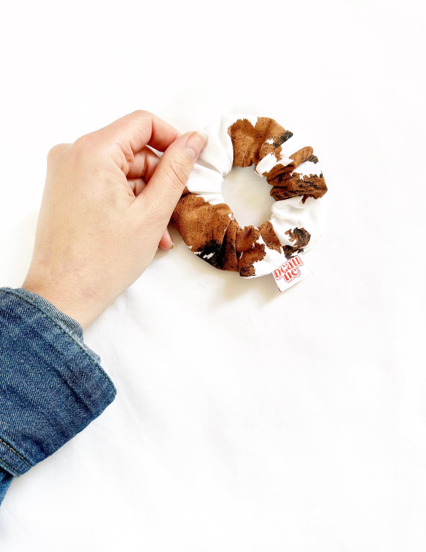 Mini scrunchie in cow print