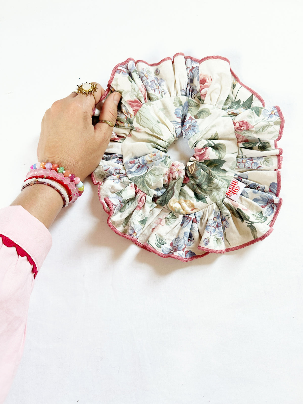 Frilly scrunchie in vintage rose