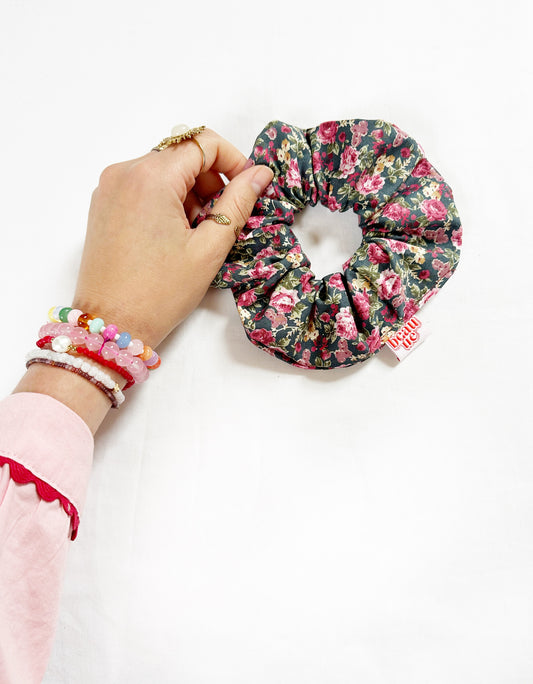 OG scrunchie in ditsy rose cotton