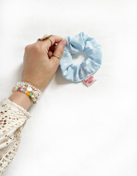 Mini scrunchie in baby blue polka dot
