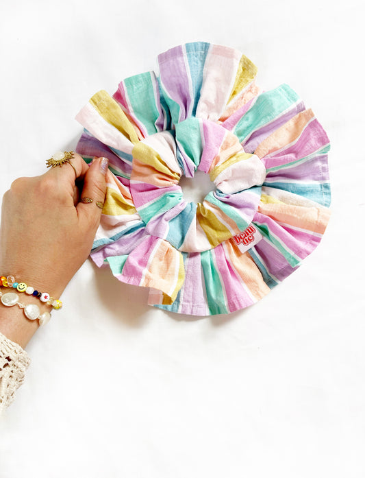 Frilly scrunchie in pastel stripe
