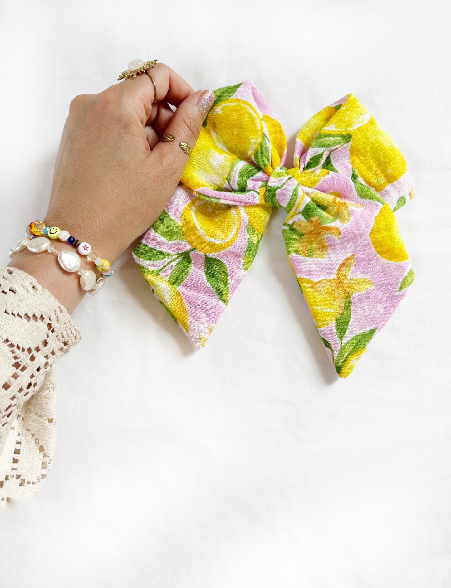 Beau hair bow in lemon print