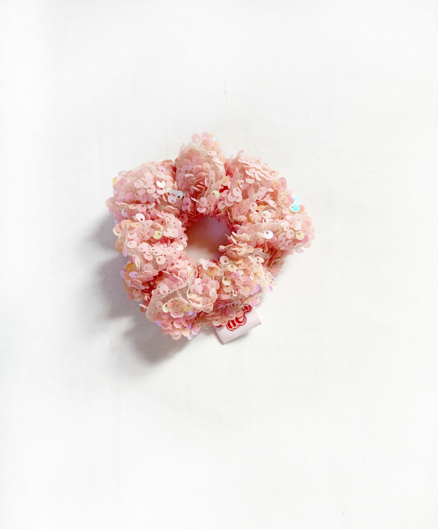 Mini scrunchie in baby pink sequins