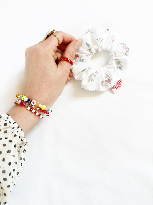 Mini scrunchie in white floral