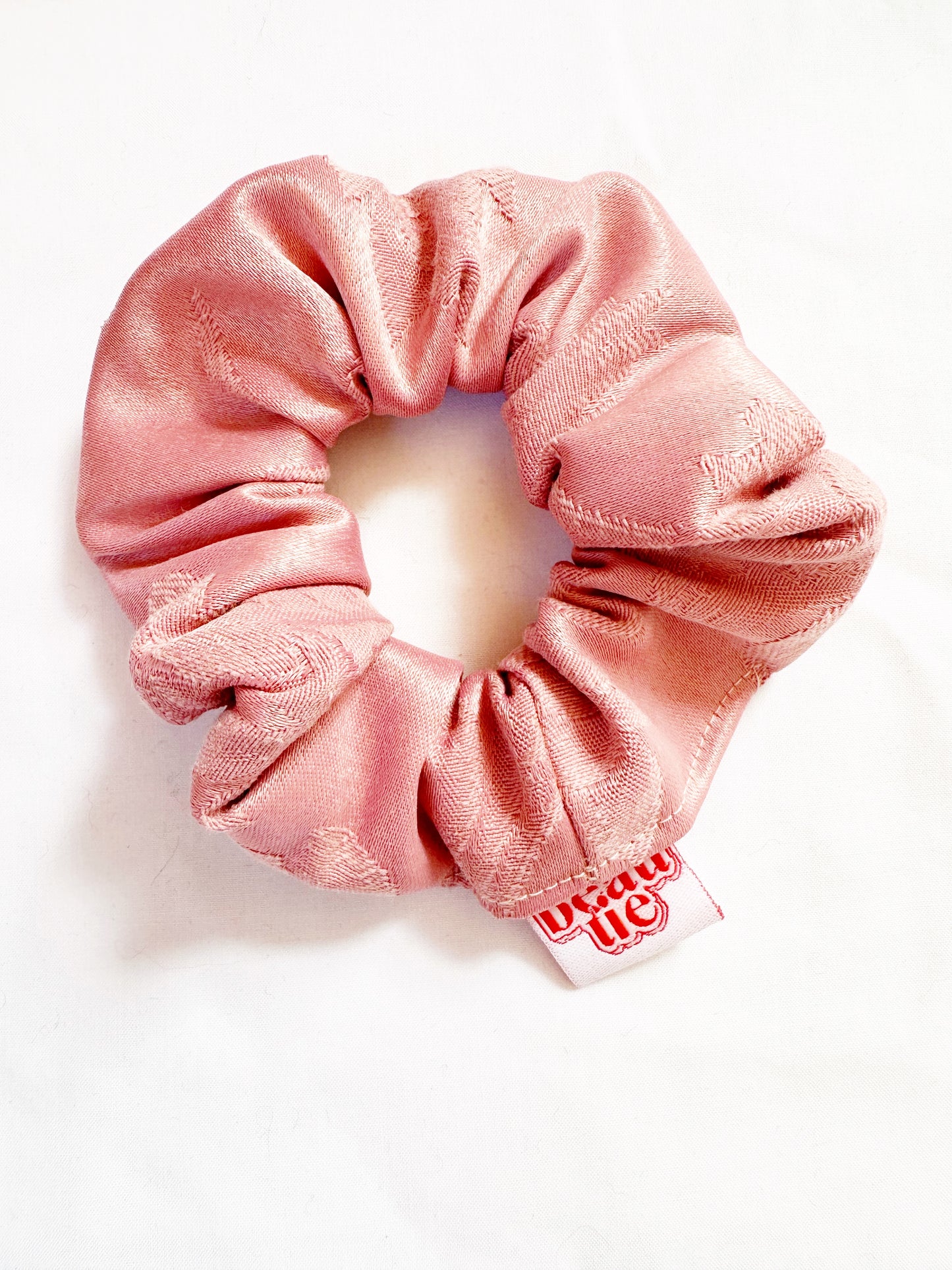 Mini scrunchie in vintage pink damask