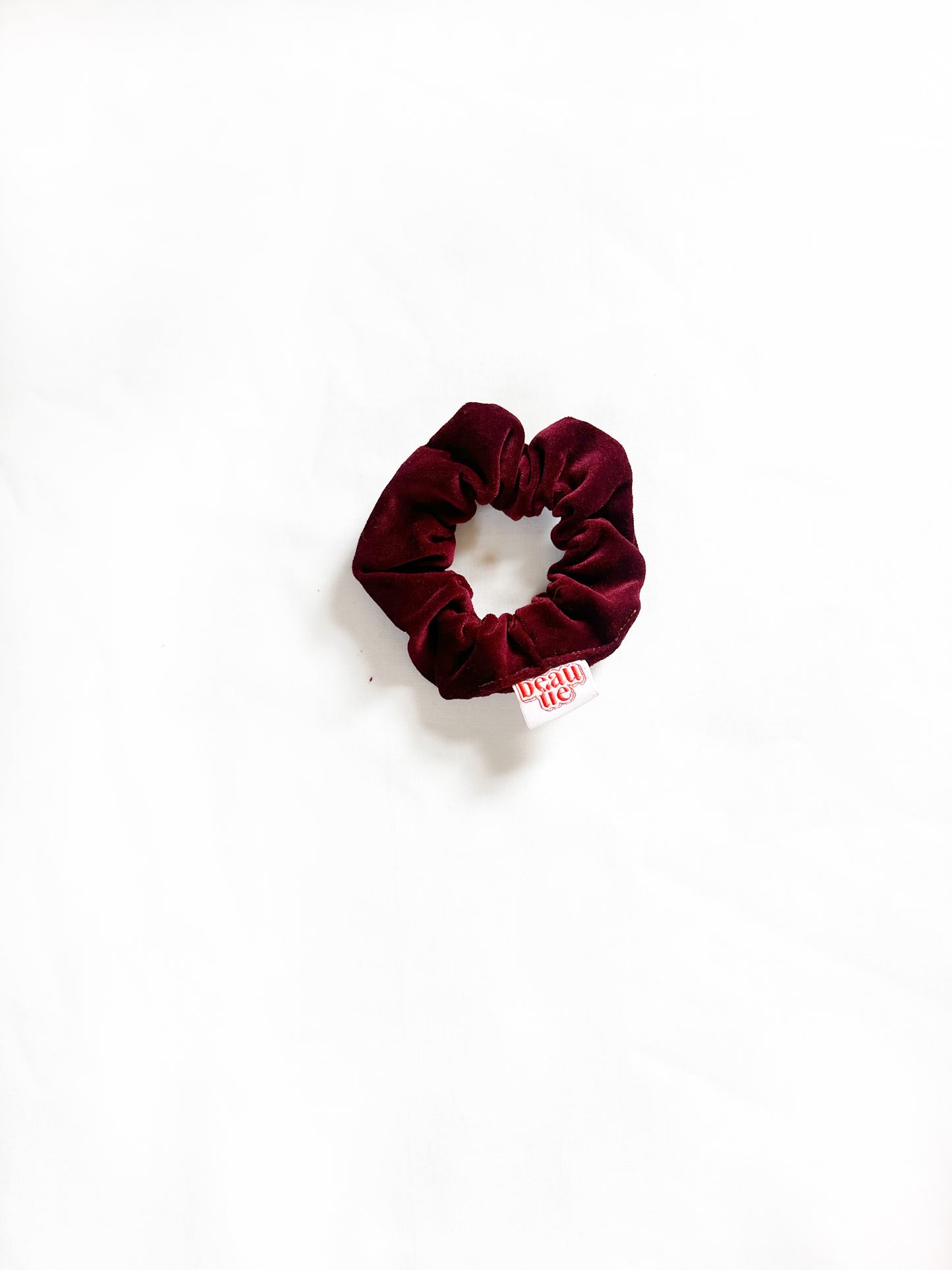 Mini scrunchie in burgundy velvet