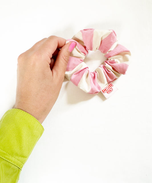 Mini scrunchie in pink candy stripe