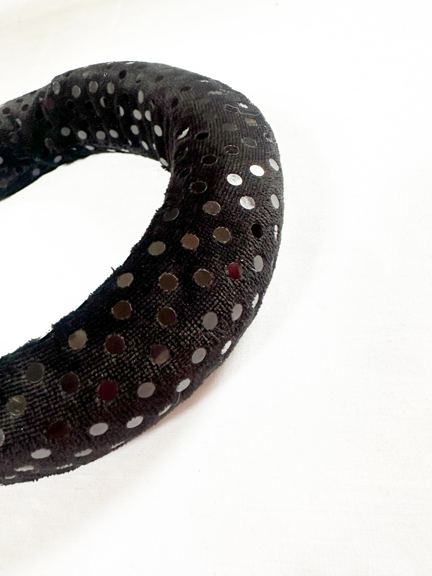 Padded Headband in black velvet sequin