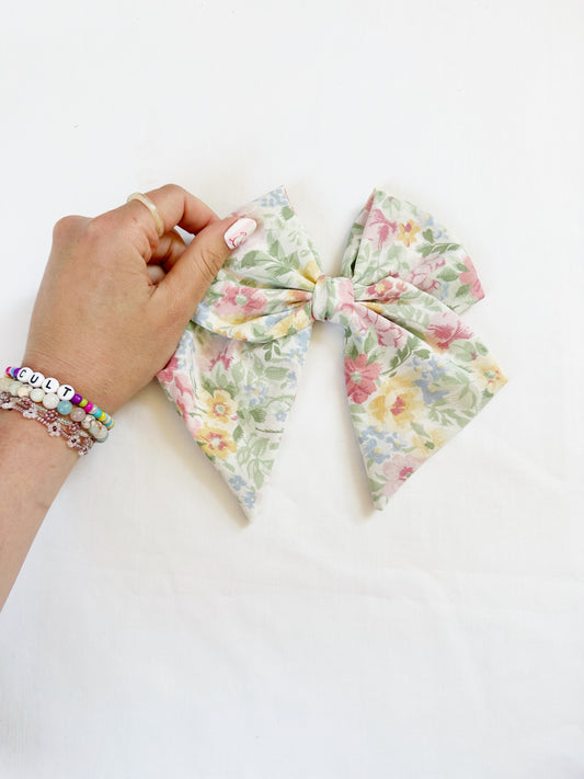 Beau hair bow in vintage floral