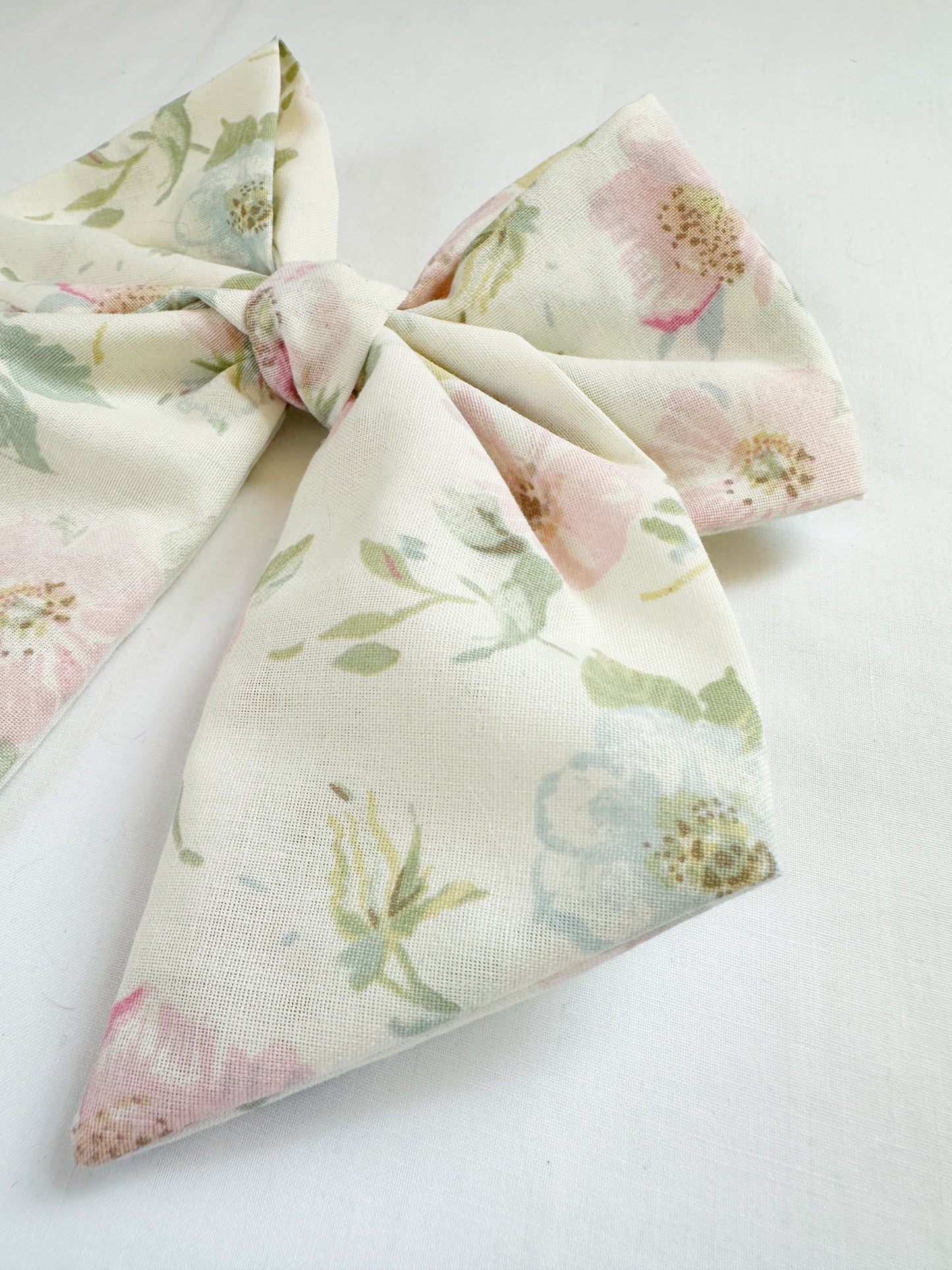 Beau hair bow in vintage floral cotton