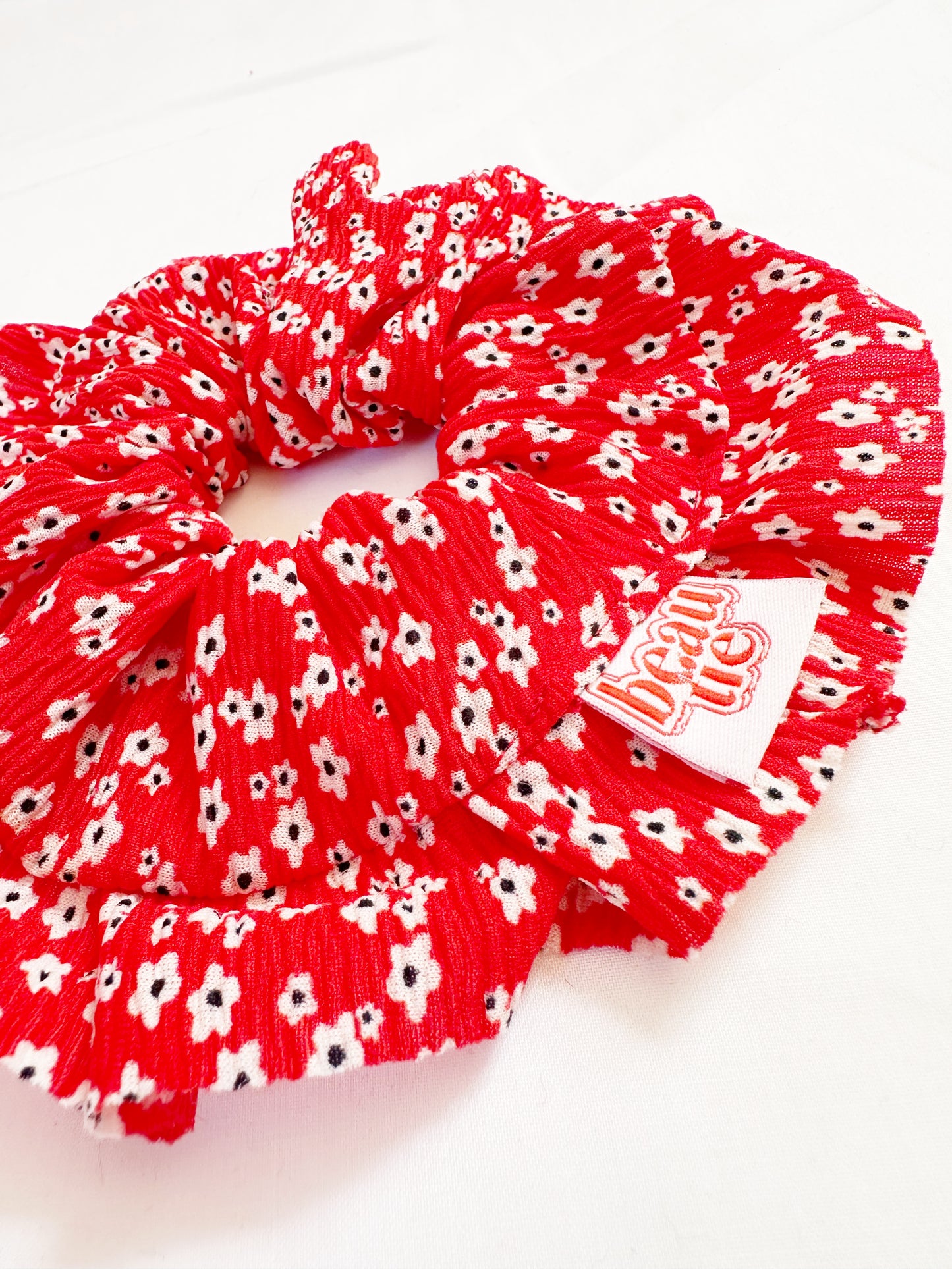 Mini scrunchie in red floral ruffle