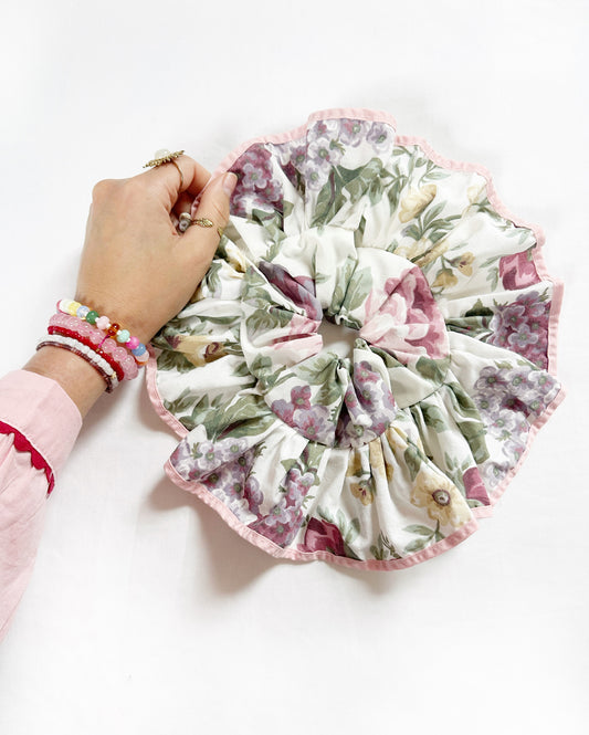 Frilly scrunchie in vintage Autumn floral