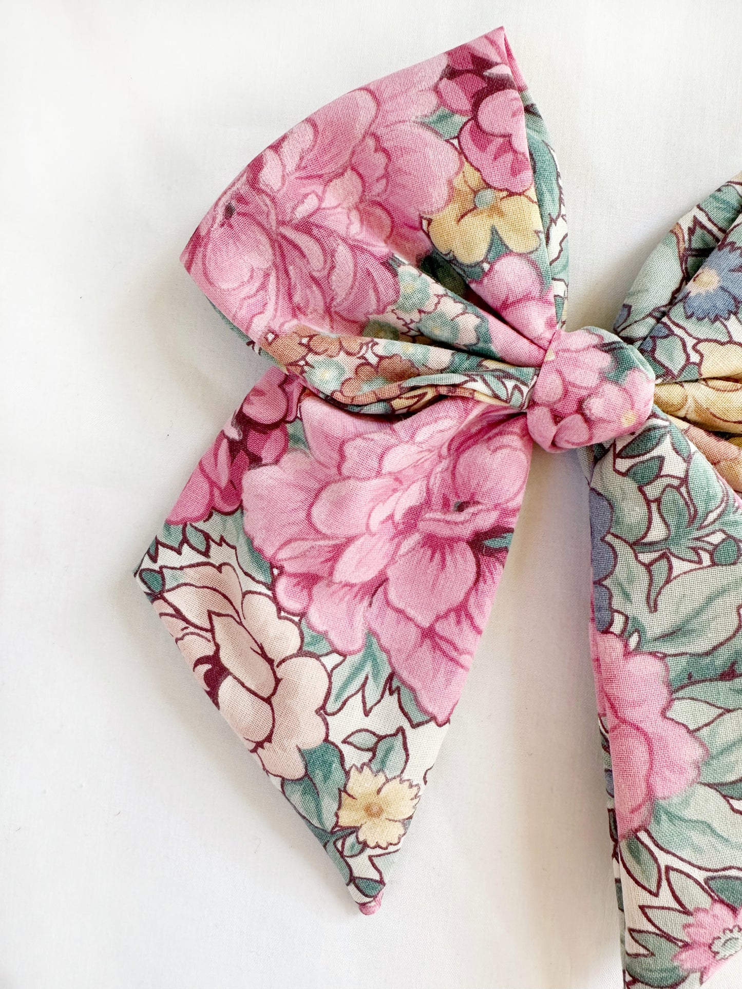 Beau hair bow in Betty floral