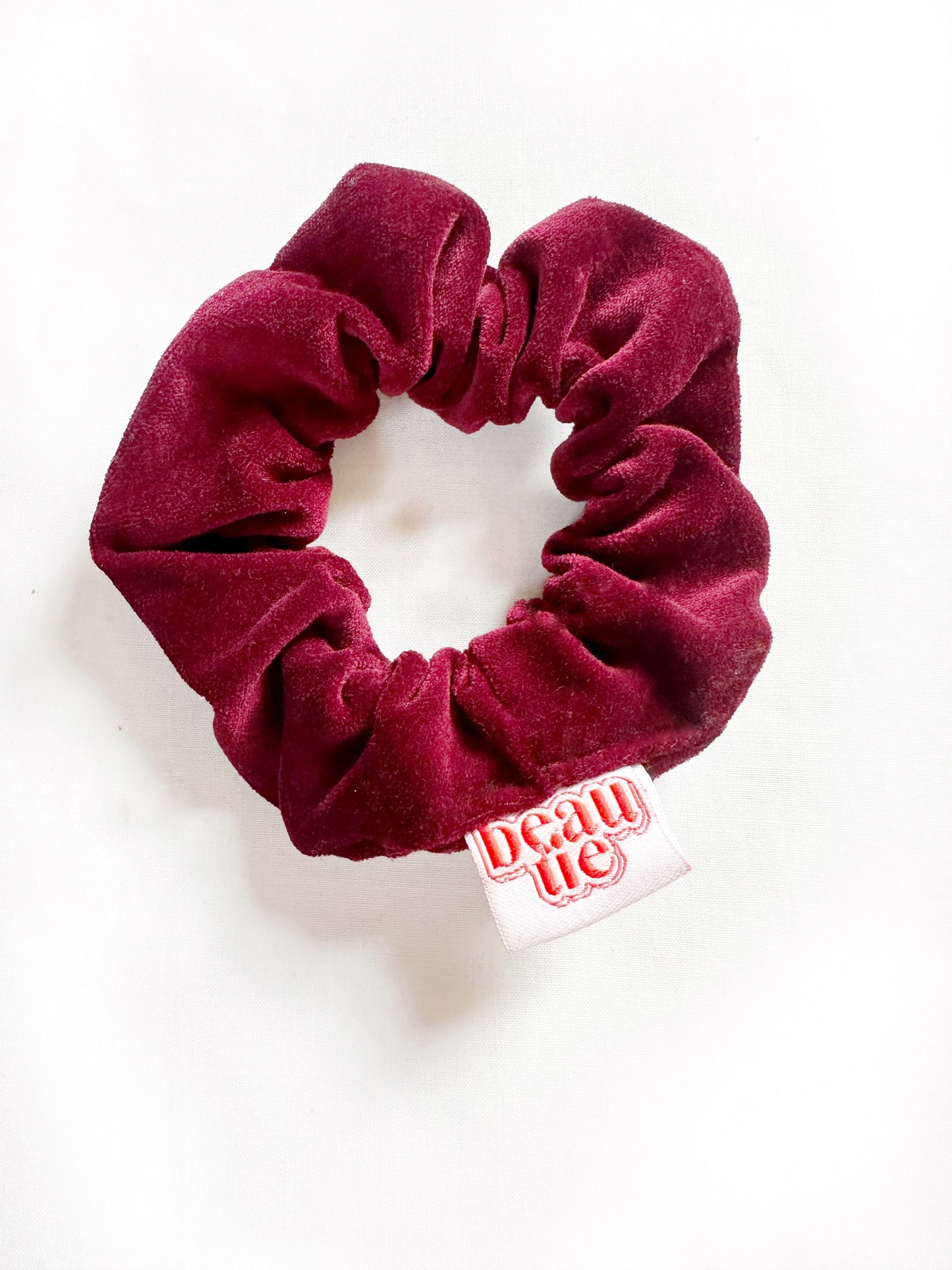 Mini scrunchie in burgundy velvet