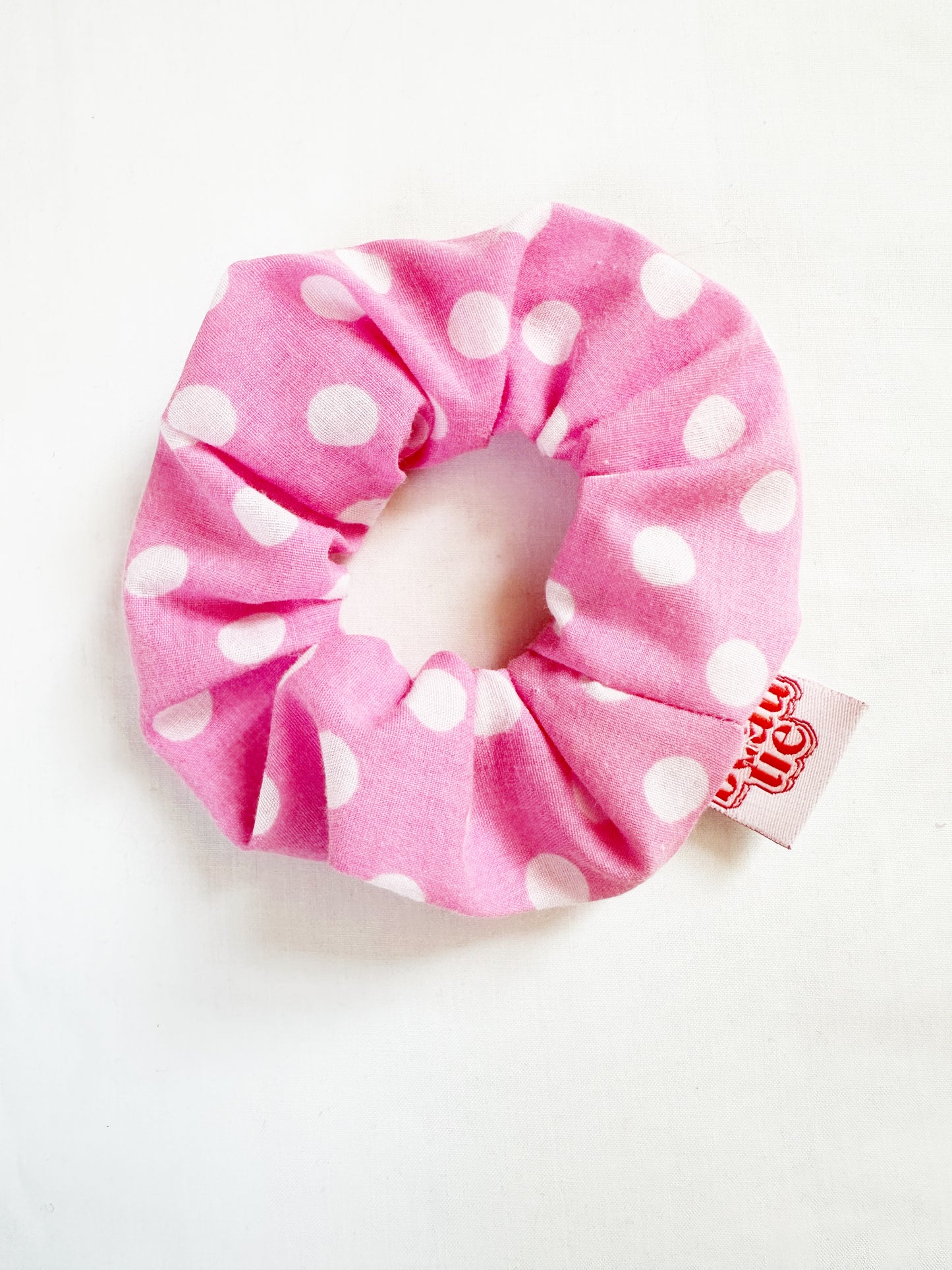 Mini scrunchie in pink polka dot