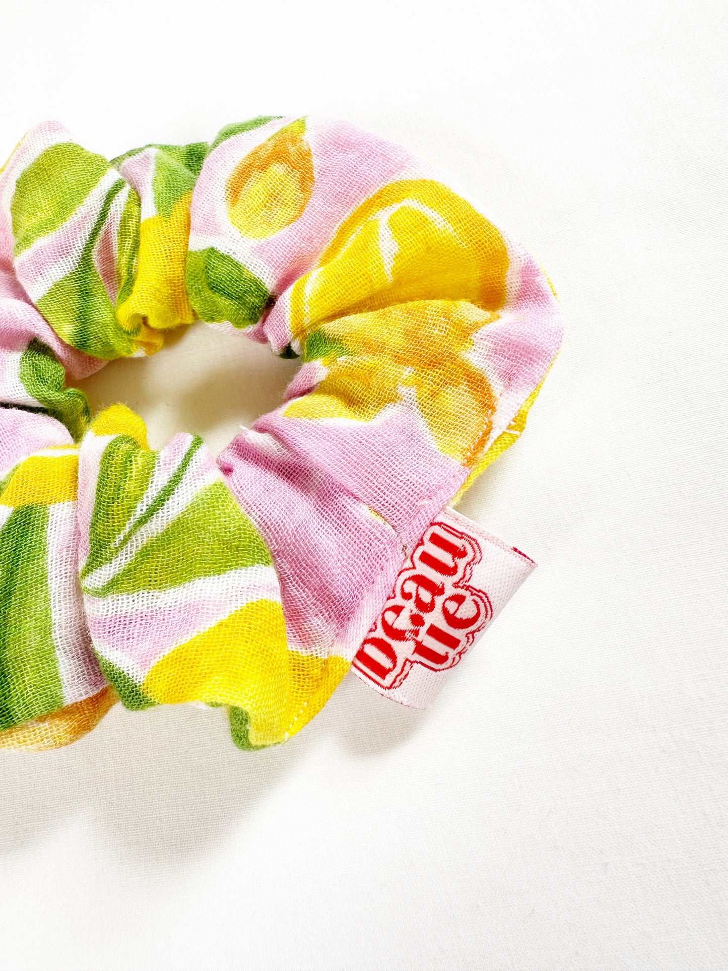 Mini scrunchie in lemon
