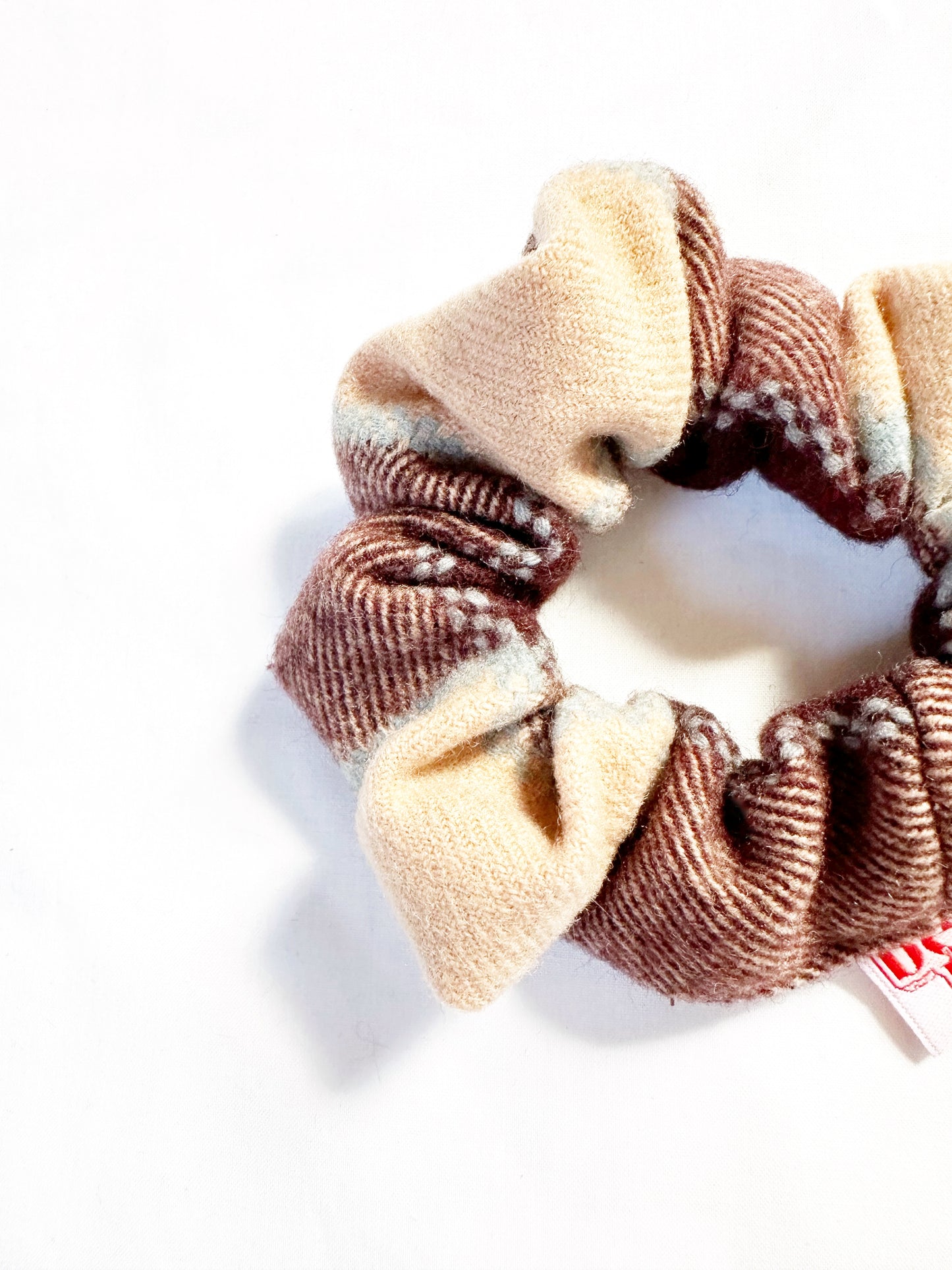 Mini scrunchie in vintage brown wool