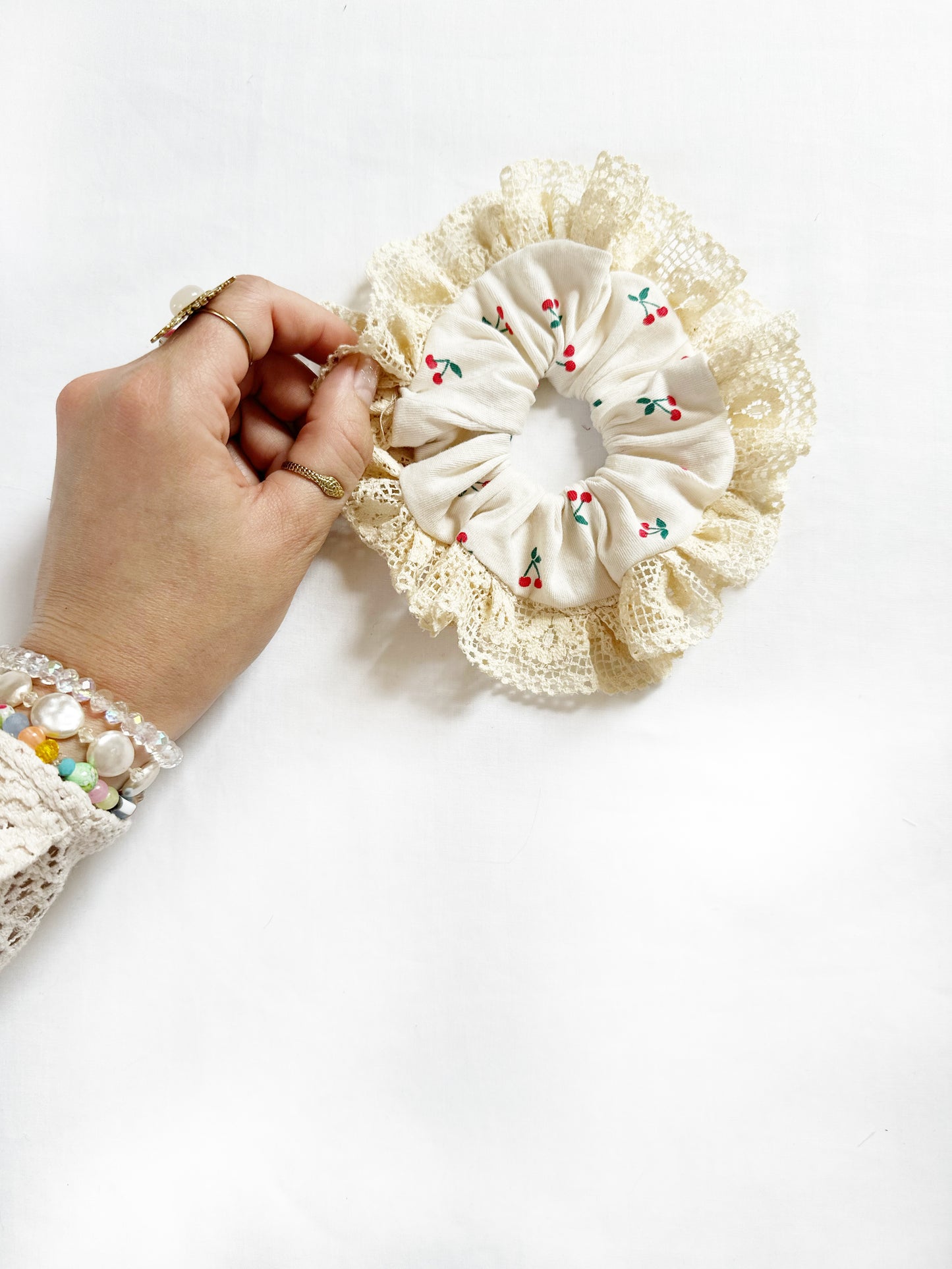Frilly lace mini scrunchie in cherry print