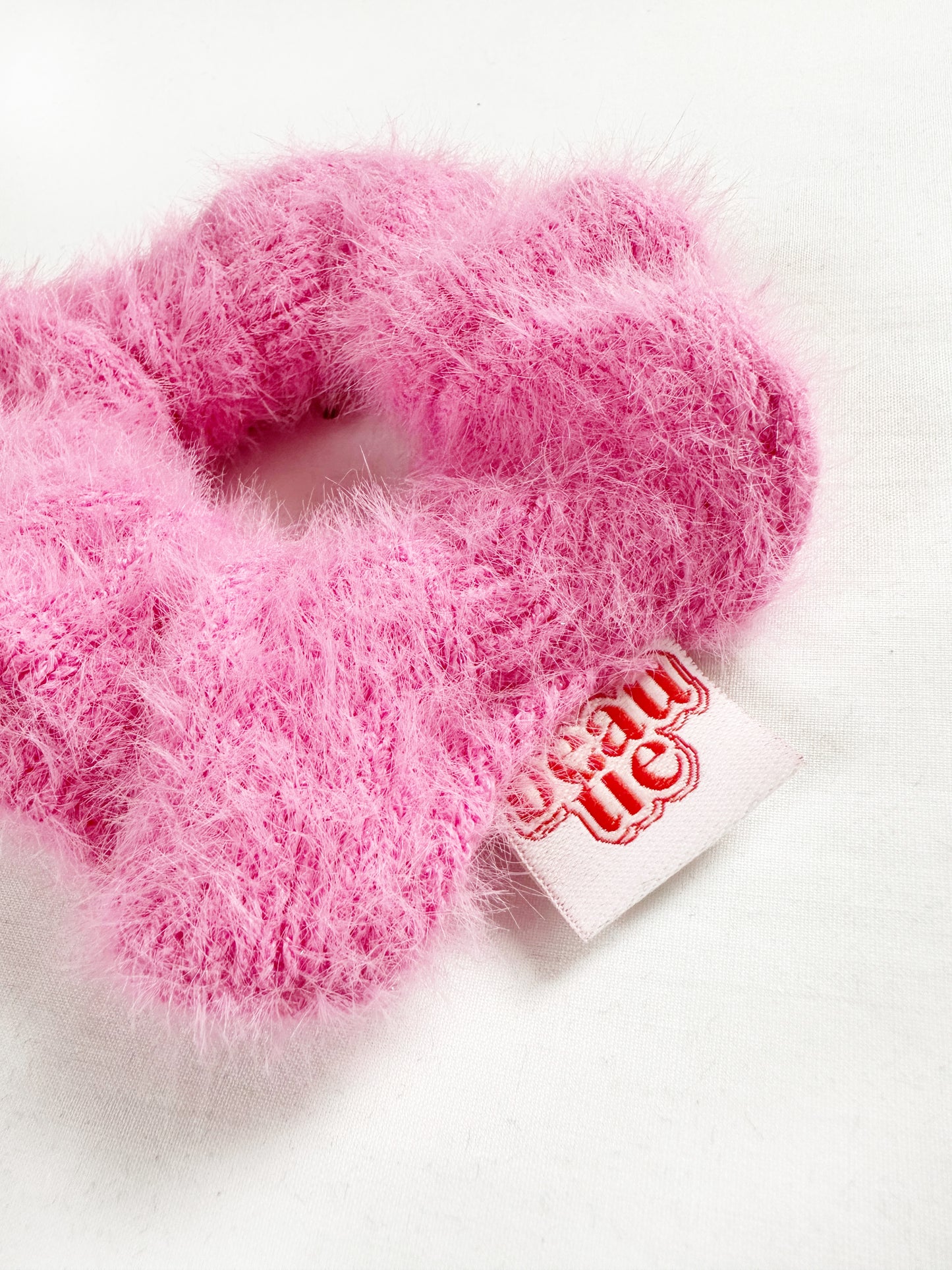 Mini scrunchie in fluffy pink