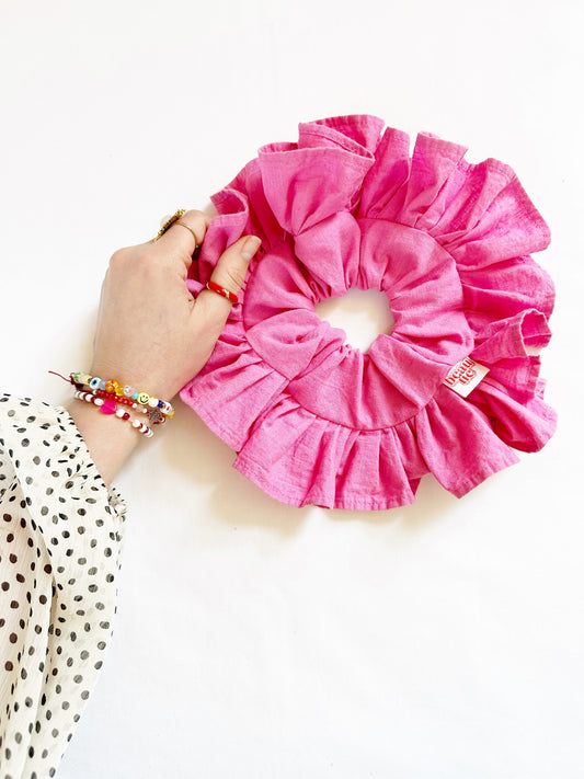 Frilly scrunchie in hot pink cotton