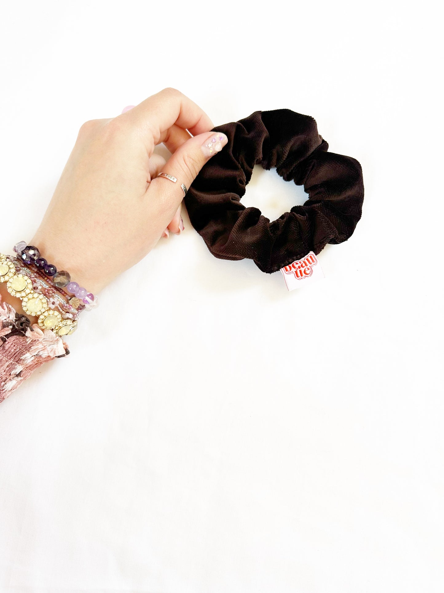 Mini scrunchie in brown velvet