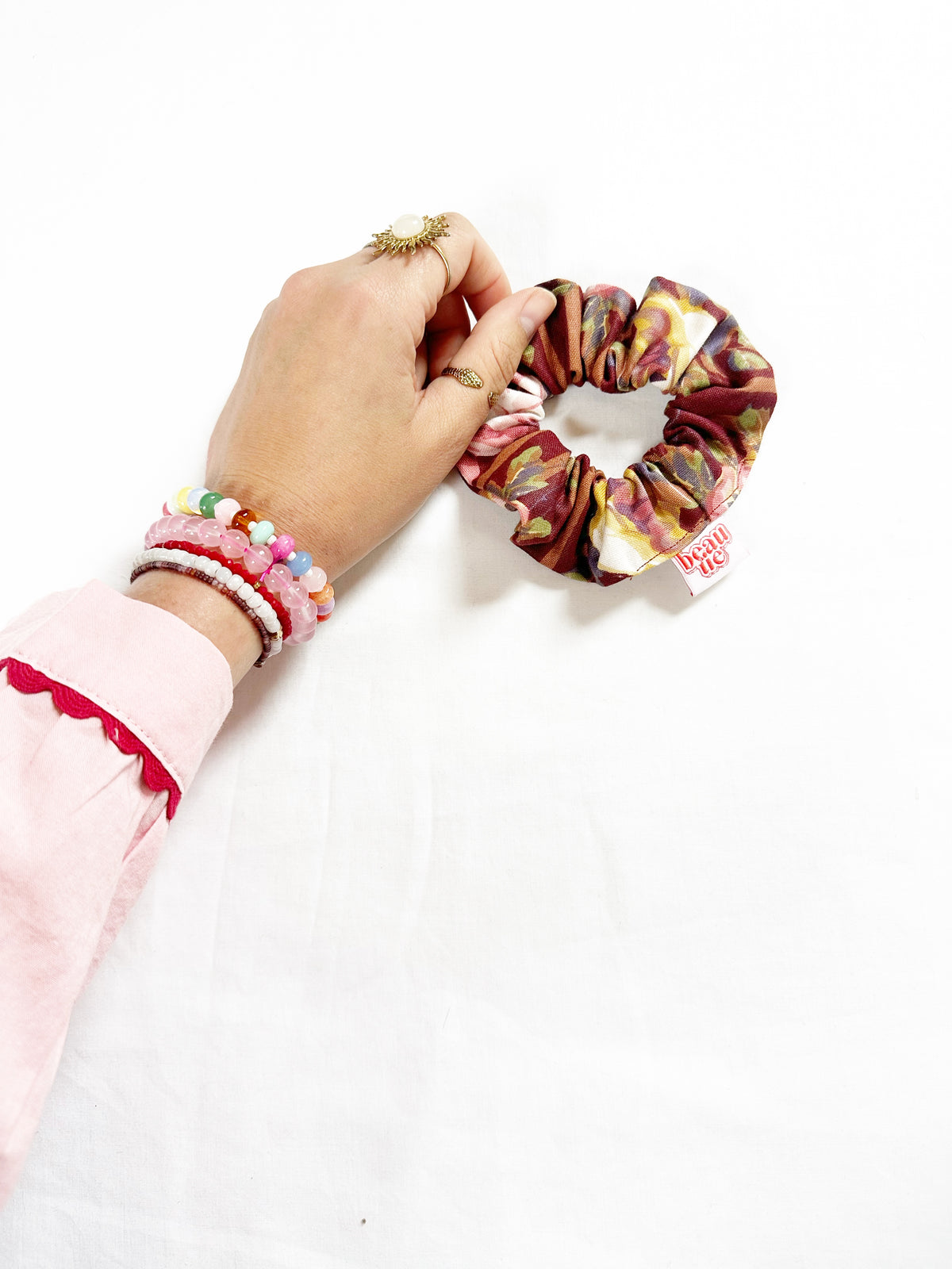 Mini scrunchie in vintage burgundy floral
