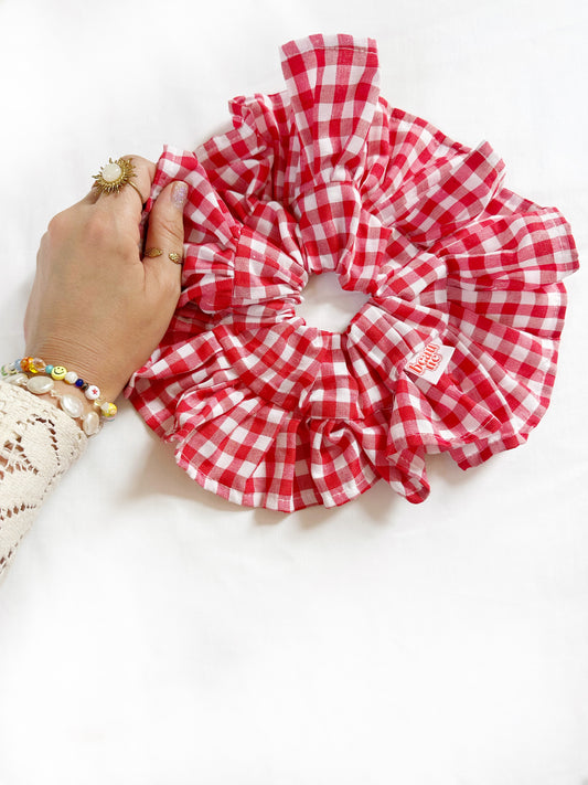 Frilly scrunchie in red gingham